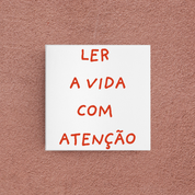 azulejo ler a vida com atenção